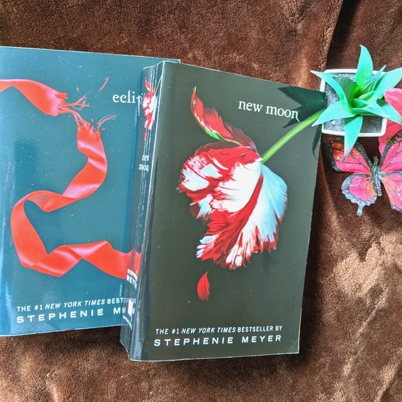 New Moon and Eclipse by Stephenie Meyer - Picture 1 of 11